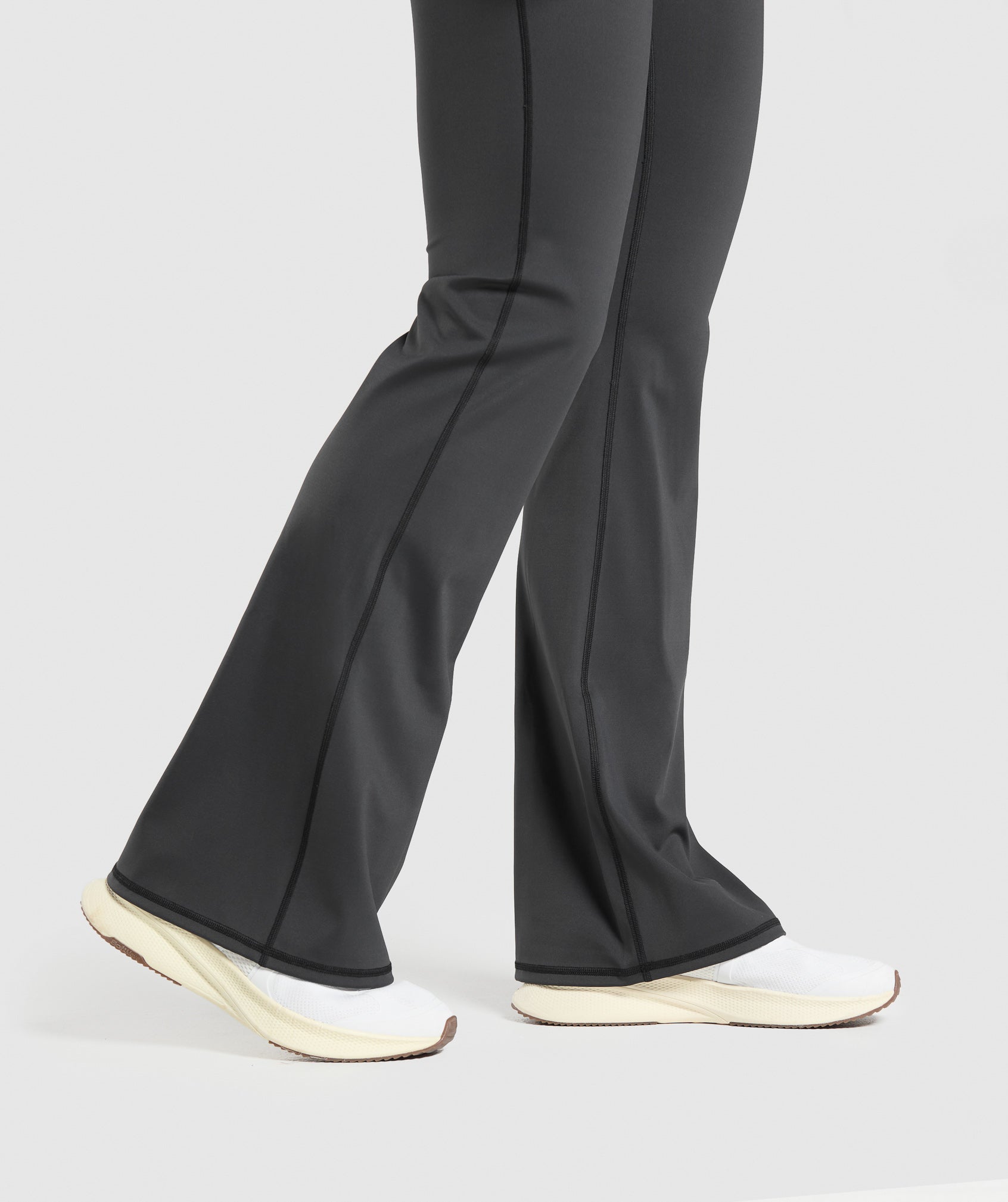 Elevate Flared Leggings 2.0 - Image 7